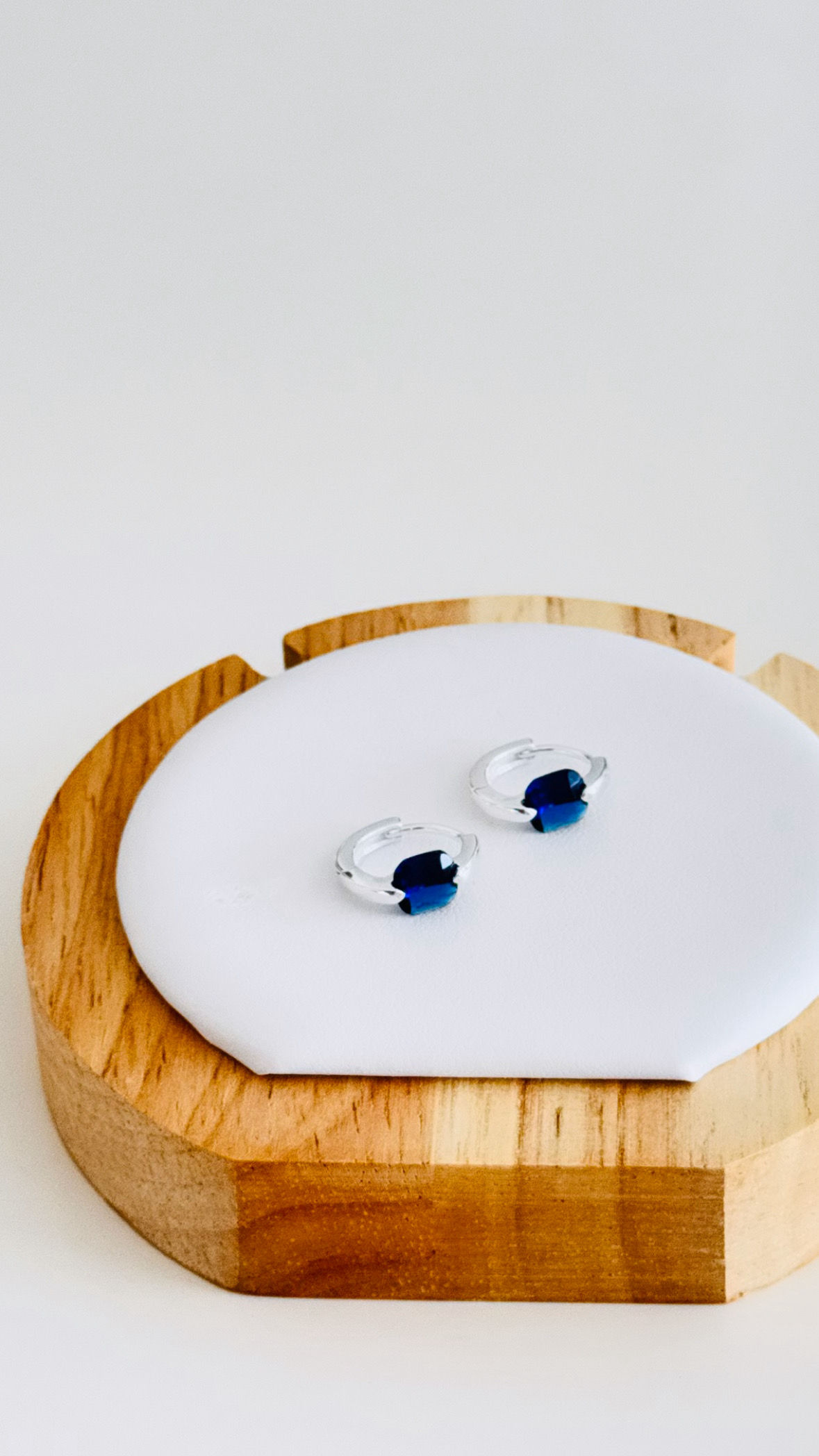 Aros con circonia azul. Plata 925