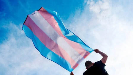 Prefeita de Campo Grande mantém decisão que proíbe mulheres trans de usar banheiros femininos