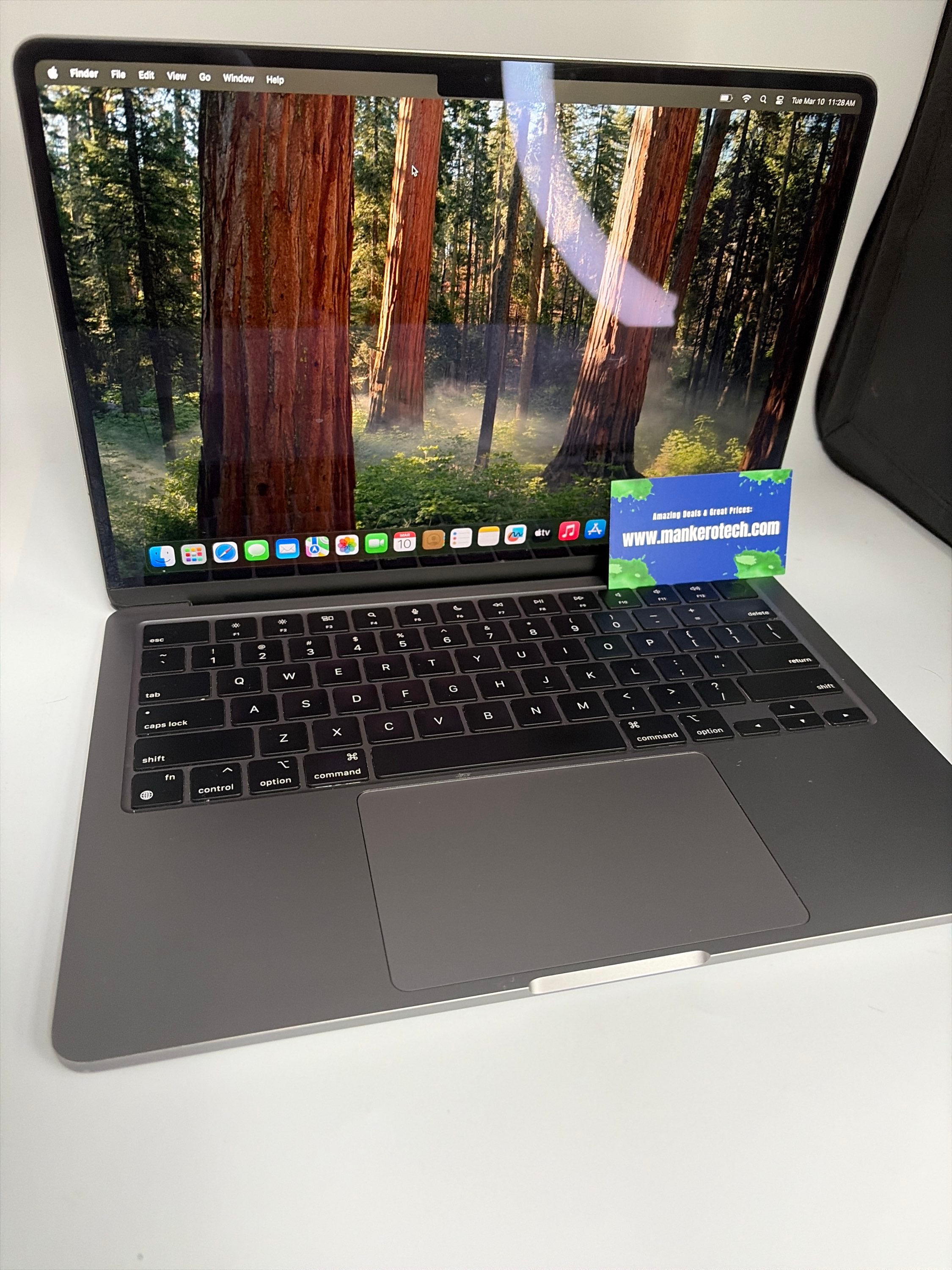 MacBook Air 2022 M2 8GB RAM 245 GB