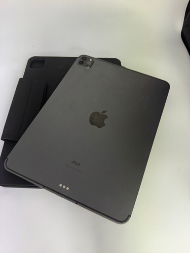 iPad Pro 11” 3rd Gen- 256GB WiFi+Cellular with Keyboard