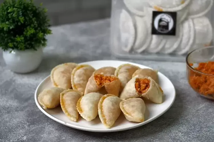 Dibuat dari bahan pilihan dengan bumbu khas, setiap gigitan penuh kenikmatan.