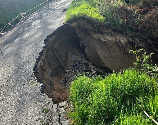 Perigo na estrada entre São Romão e São Cipriano - até quando?
