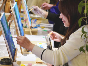 初心者でも楽しめるアクリル画ワークショップ