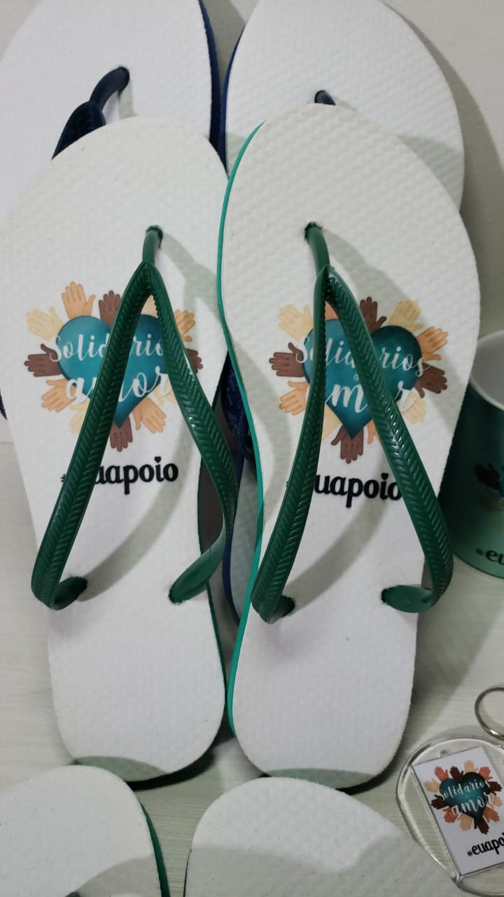 Chinelo personalizado Solidários do Amor