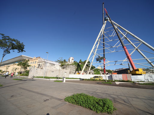 Roda-gigante começa a compor cenário da Zona Portuária do Rio; inauguração é em novembro