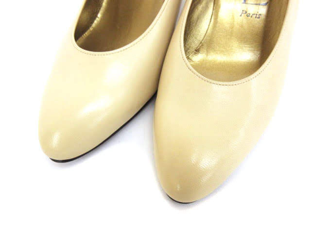 Thumbnail: PUMPS -YSL