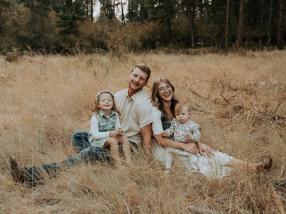 Family portrait session in Post Falls Idaho on the Cda lake, Fall family photos in Coeur d'Alene Idaho Photographer