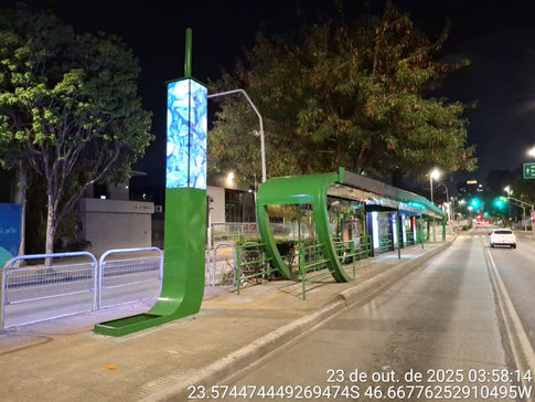 Totem cubo de led