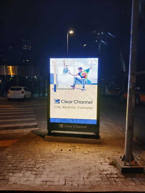 Mobiliário urbano de publicidade mup