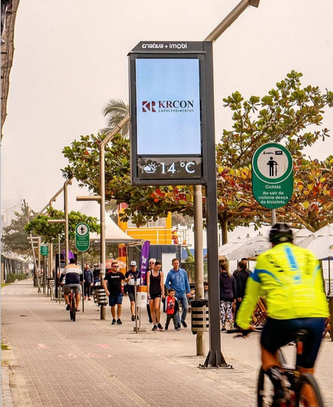Painel de led relógio mobiliario urbano de publicidade