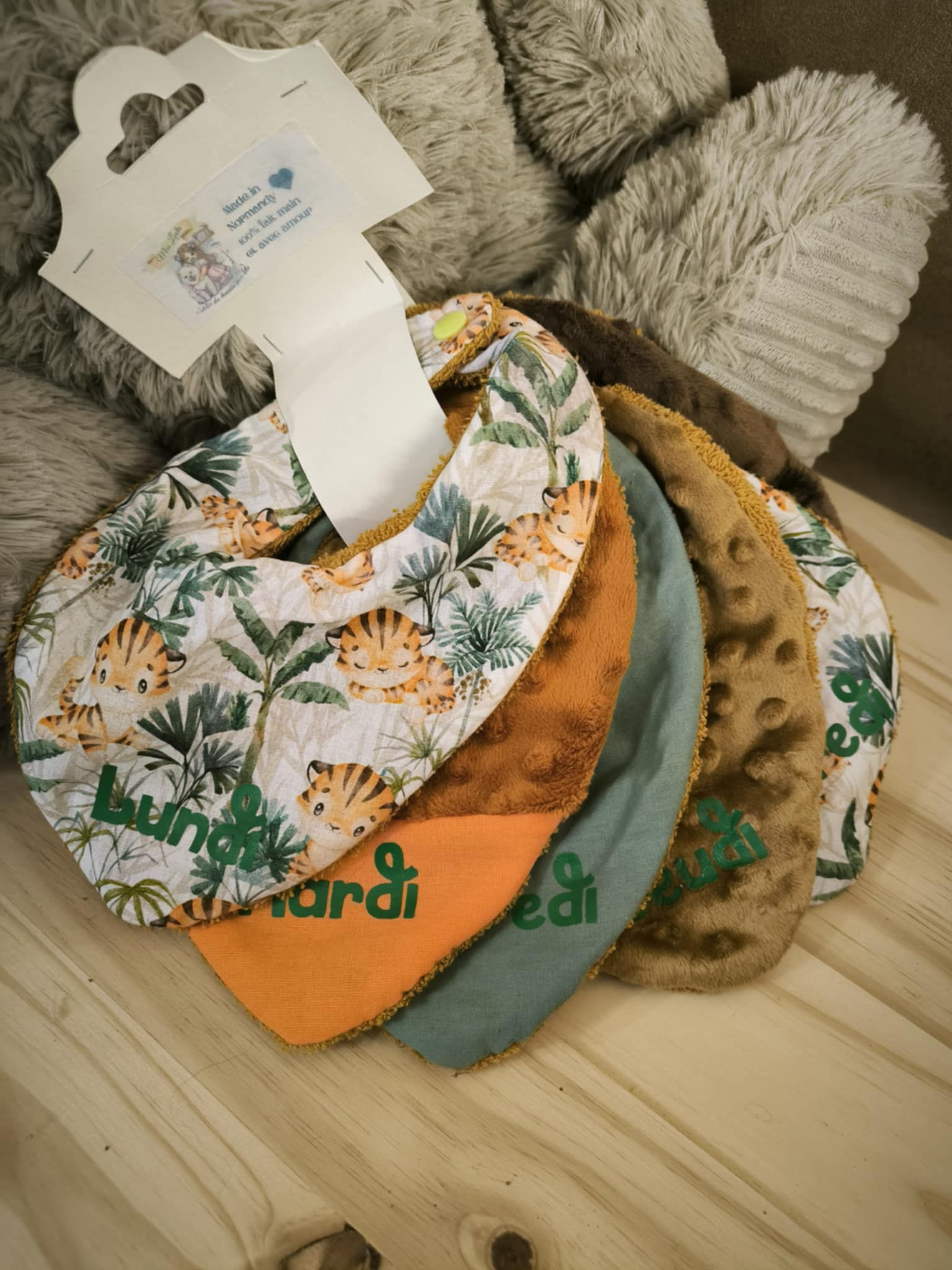 pack bavoir semaine tigre