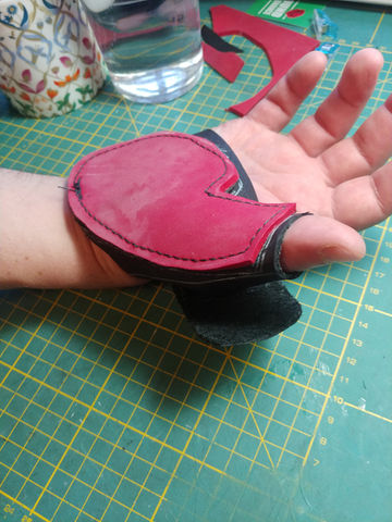 Measuring Customised Wheelchair Gloves by Grippitz