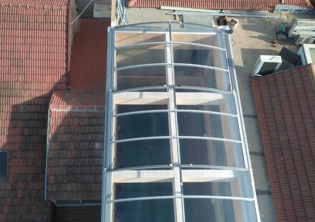 סקיילייט קמרון נפתח בהסעה- מצב סגור