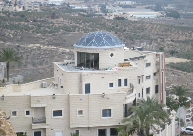 כיפת זכוכית קבועה