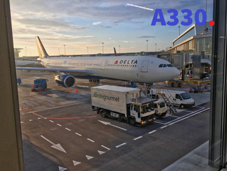 Pourquoi le pilote atterrit plus fort quand il pleut ?