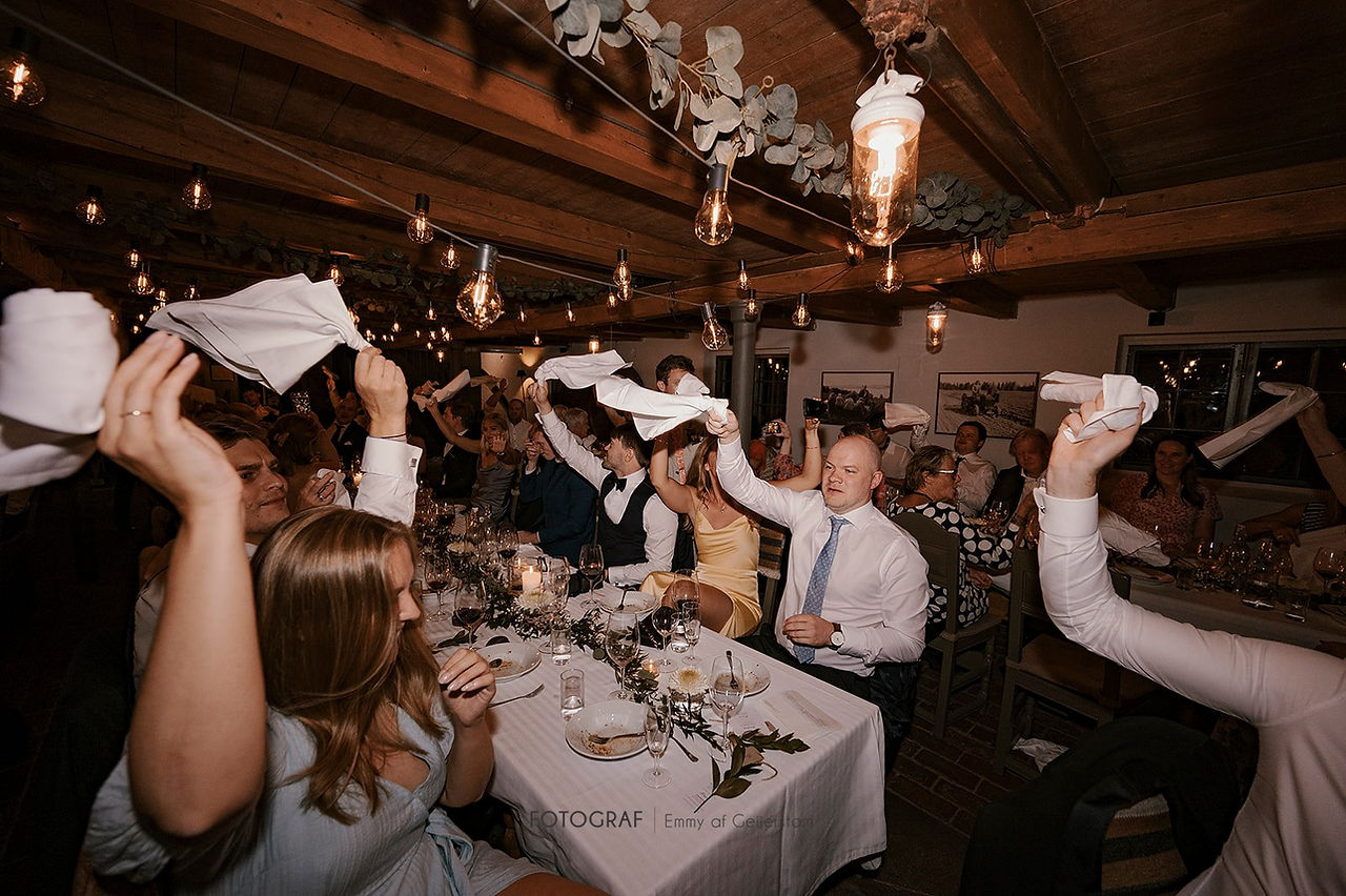 Bryllup på Hoel gård med fest og champagne tårn