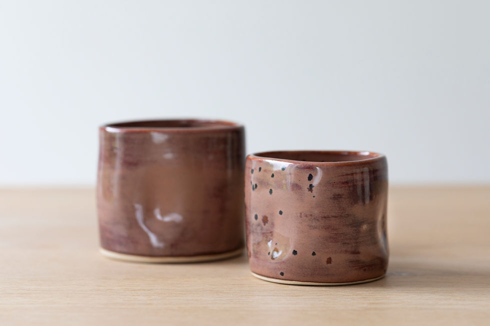 Handgemaakte Speckled Plum keramieken kopjes met roze bruin gespikkeld glazuur