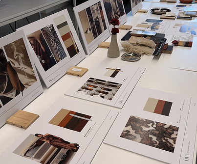 Moodboards, kleurstalen en materialen tijdens het uitwerken van een compleet interieuradvies door LIVA studio.