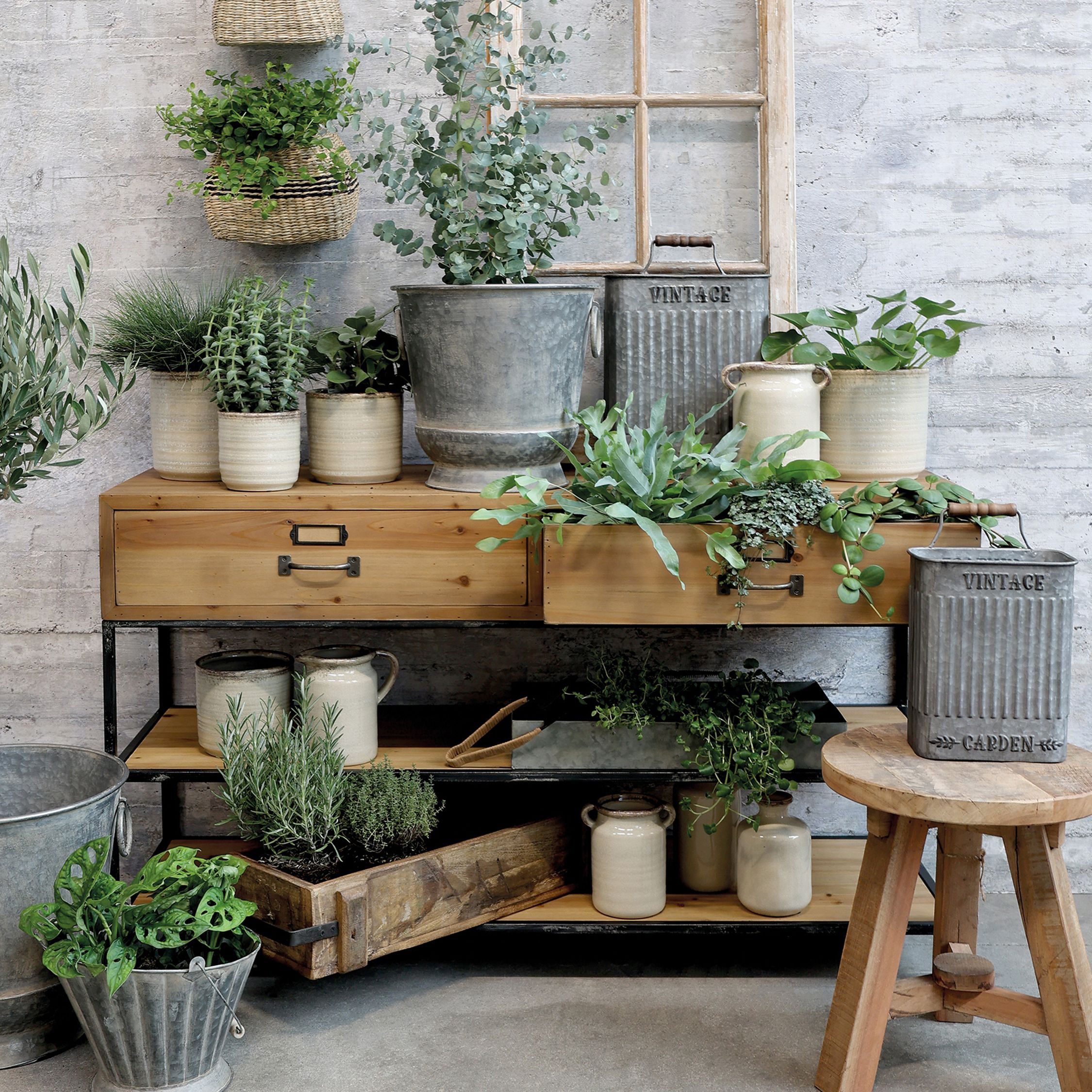 Chic Antique Anrichtetisch mit 2 Schubladen & 2 Tablare