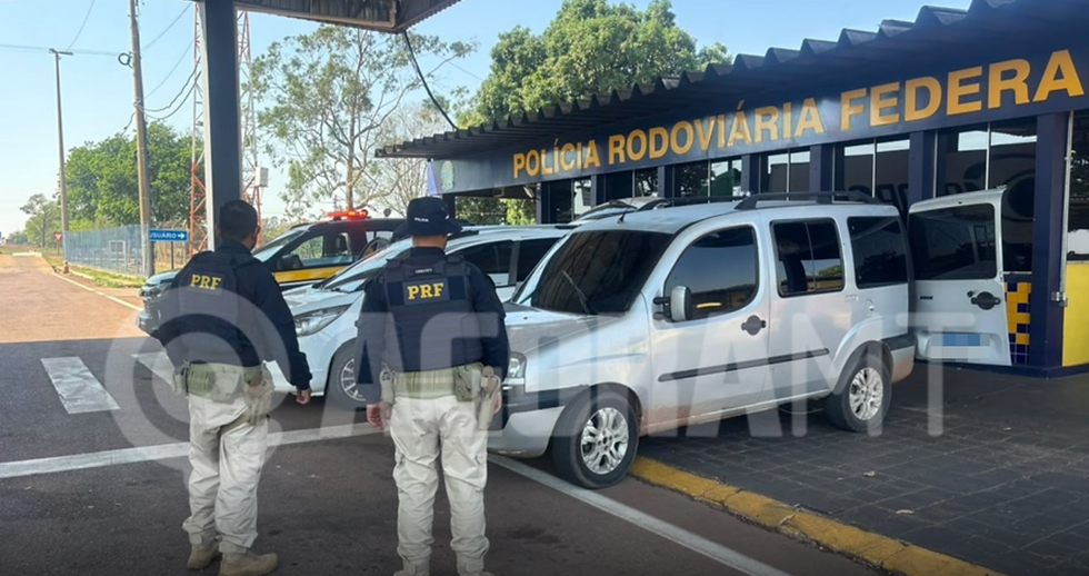 The Federal Highway Police (PRF) arrests two people for smuggling, trafficking, and crimes against public health; a large quantity of illicit goods is seized