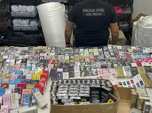 Operação apreende mais de mil roupas e 3 mil perfumes falsificados em Guarulhos
