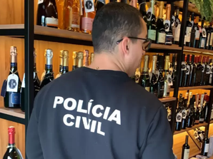 Polícia apreende mais de 100 garrafas de bebidas em situação irregular em Igrejinha