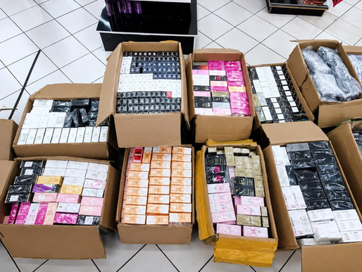Dona de loja é presa após fiscalização encontrar 5,6 mil produtos suspeitos de falsificação