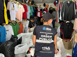 Cerca de 100 mil produtos piratas foram apreendidos em depósito clandestino em Madureira