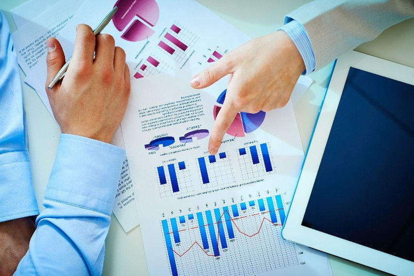 En MGR desarrollamos estudios especializados de inteligencia de mercado, benchmark competitivo y Voice of Customer que permiten a las armadoras entender cómo se posicionan frente a la competencia y qué variables están influyendo en la decisión de compra de las flotas de transporte de pasajeros.
