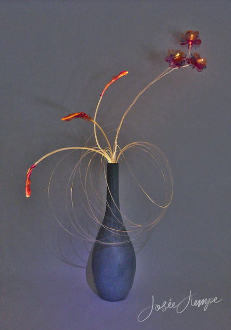 Lichtobject door Josée Kempe Light fiber jewels art ikebana glasvezel kunst LED lichtkunst bruiloft feest sieraad