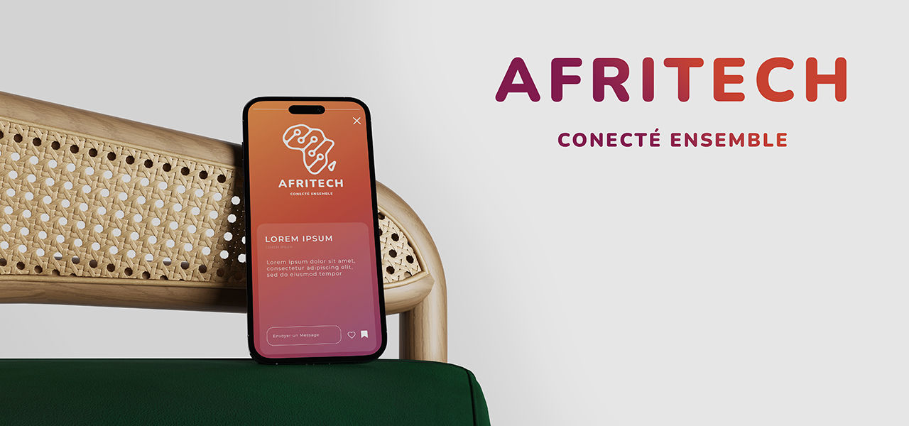 Mise en situation du logo AFRITECH en fond d'écran sur d'un téléphone, le logo représente la carte de l'Afrique formant un circuit de processeur.