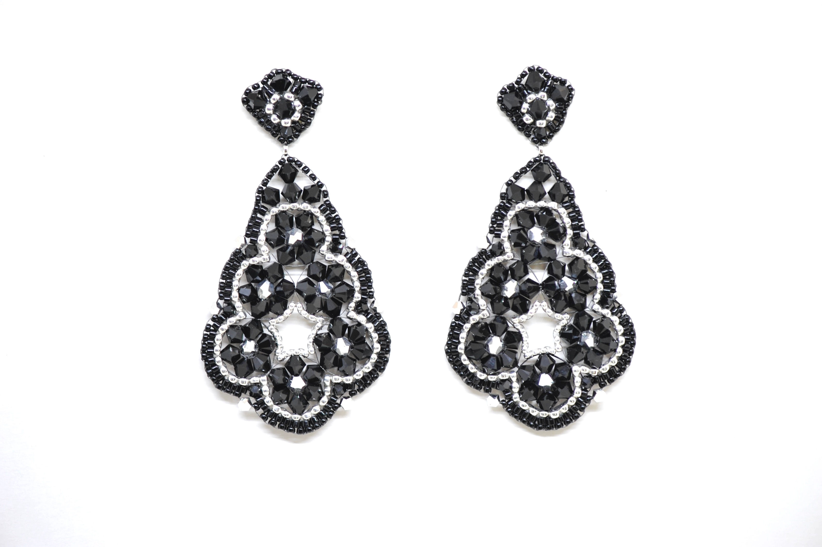 Ohrringe aus schwarzen Swarovkikristallen mit versilberten Miyukibeads