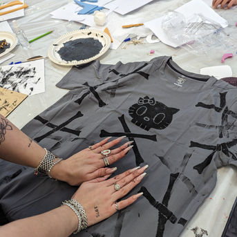 סדנה הדפס חותמות בבית ספר
Printmaking workshop at a highschool