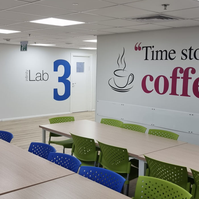 מדבקות לדלתות זכוכית