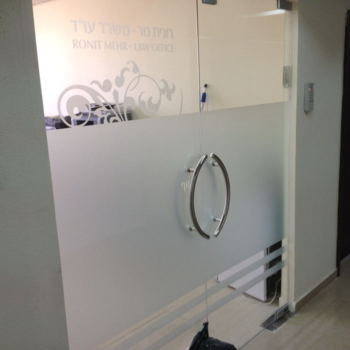 מחיצות זכוכית