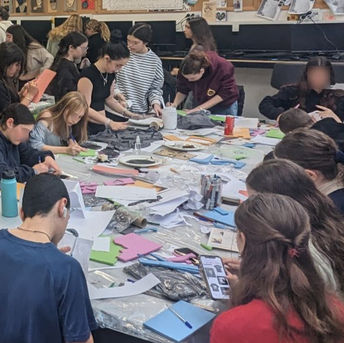 סדנה הדפס חותמות בבית ספר
Printmaking workshop at a highschool