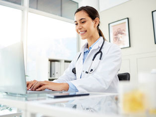 איך להפוך את אתר המרפאה שלך מדף מידע למכונה משומנת לגיוס מטופלים?