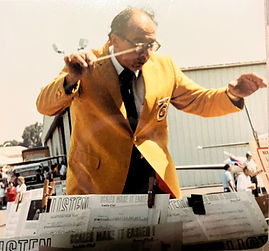 Tony Morelli conducting 1983.jpg