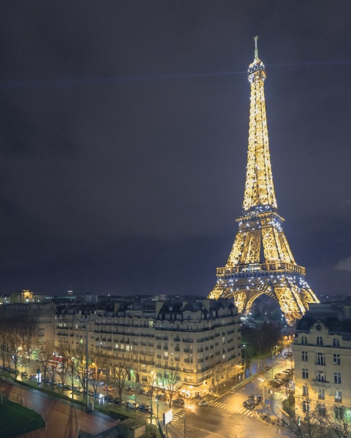 Winter in Paris showing a sparkling Eiffel Tower and Parisian apartments ©AlonzoWright for Manifesting Travel