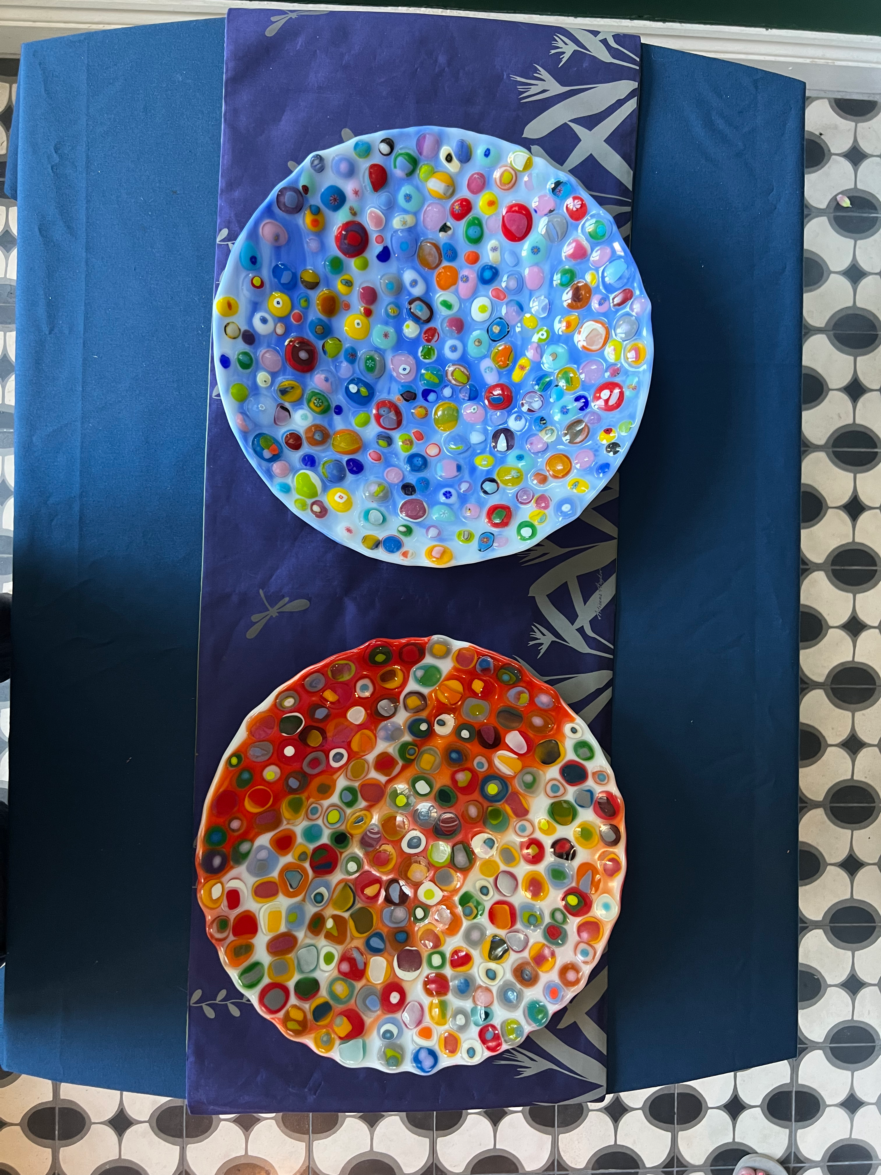 Dot Bowls in red or blue