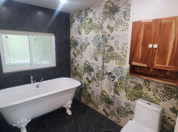 Wetherford studio bathroom