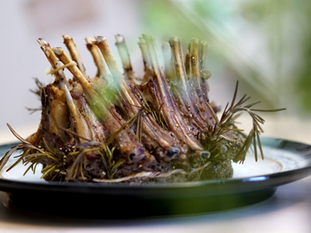 HARRY POTTER & THE PHILOSOPHER'S STONE: hogwart's feast (crown of lamb + red wine sauce) 