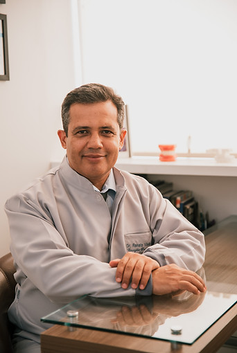 r. Renato Vilela - Dentista especialista em Invisalign e implantes dentários em Pelotas RS