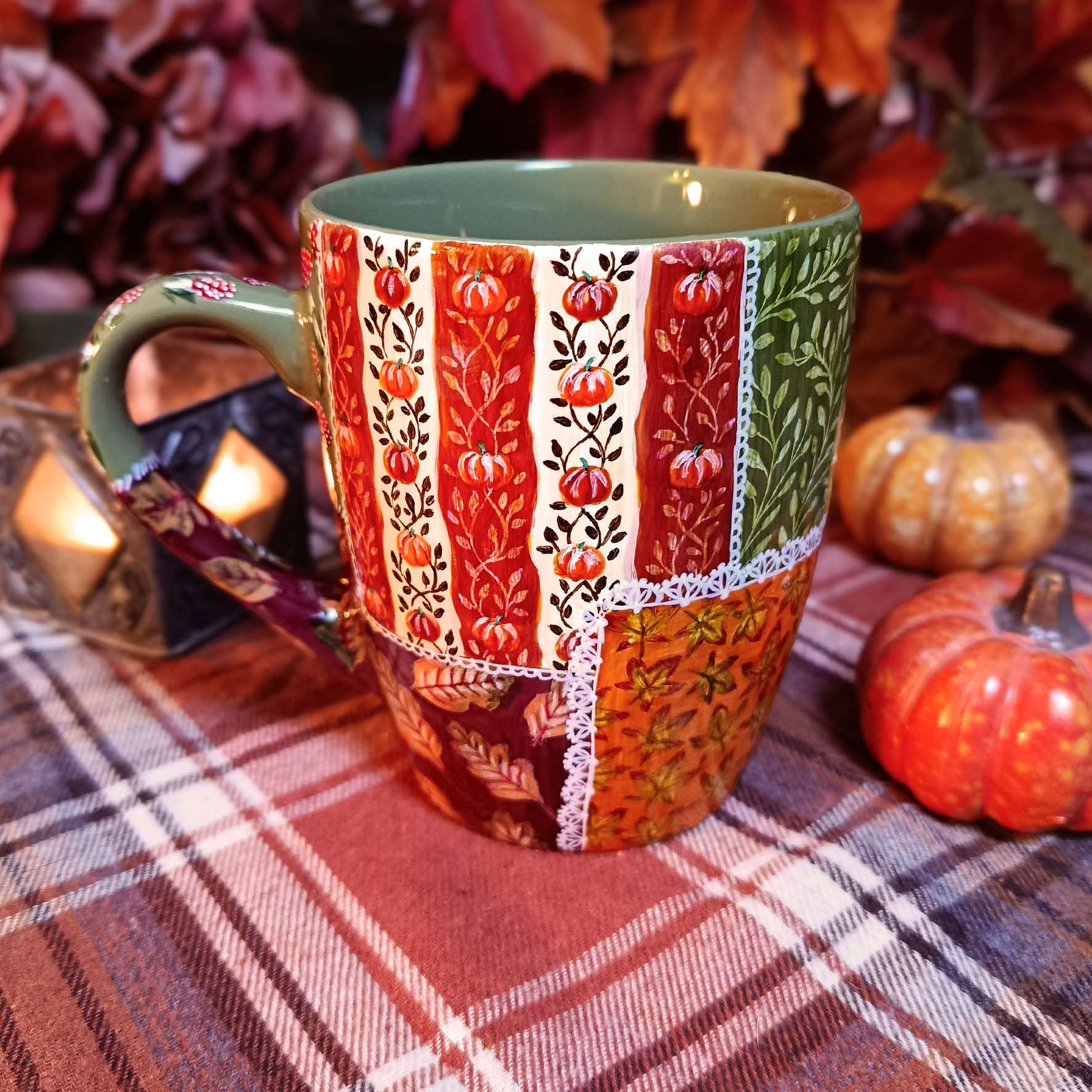Mug peint à la main : "Patchwork nostalgie d'automne"