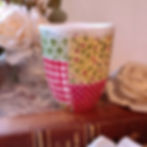 Miniature : Mug peint à la main : "Patchwork de fraises"