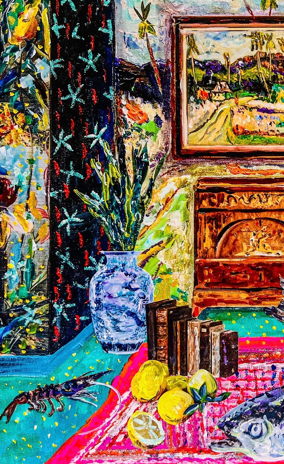 Miniaturbild: Tropisches Palmen-Interieur mit Kommode, Perser-Teppich und Fisch. 2023 
