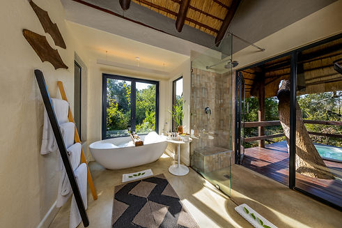 Luxury Suite En suite Bathroom.jpg