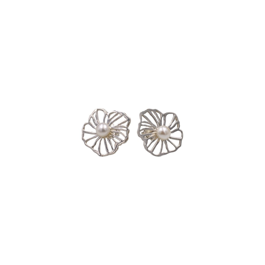 "Flori", boucles d'oreilles en argent en forme de fleur et cœur de perle