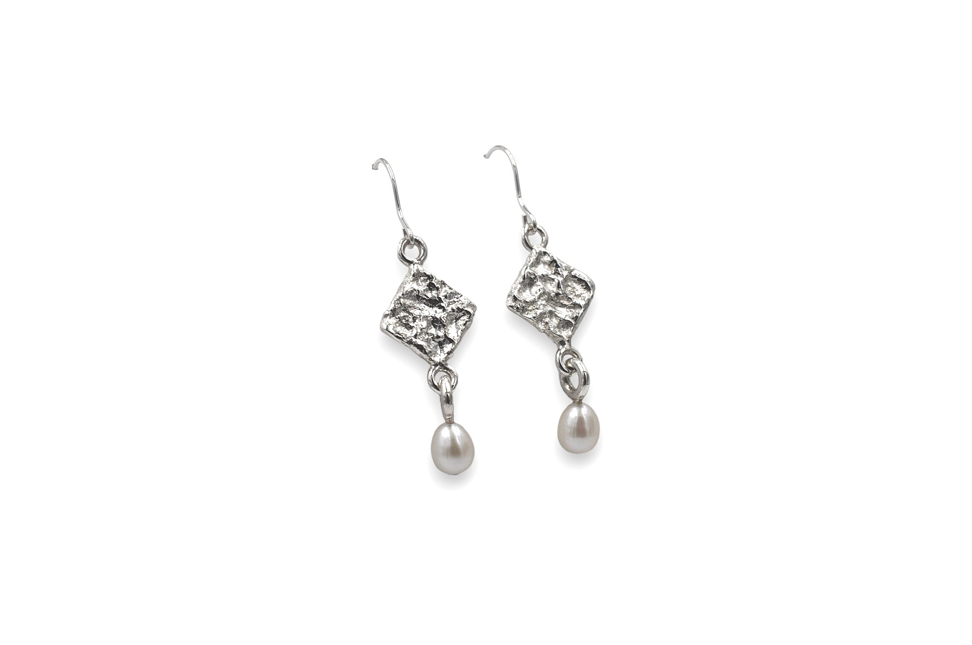 Boucles d’oreilles pépites géométriques et perles