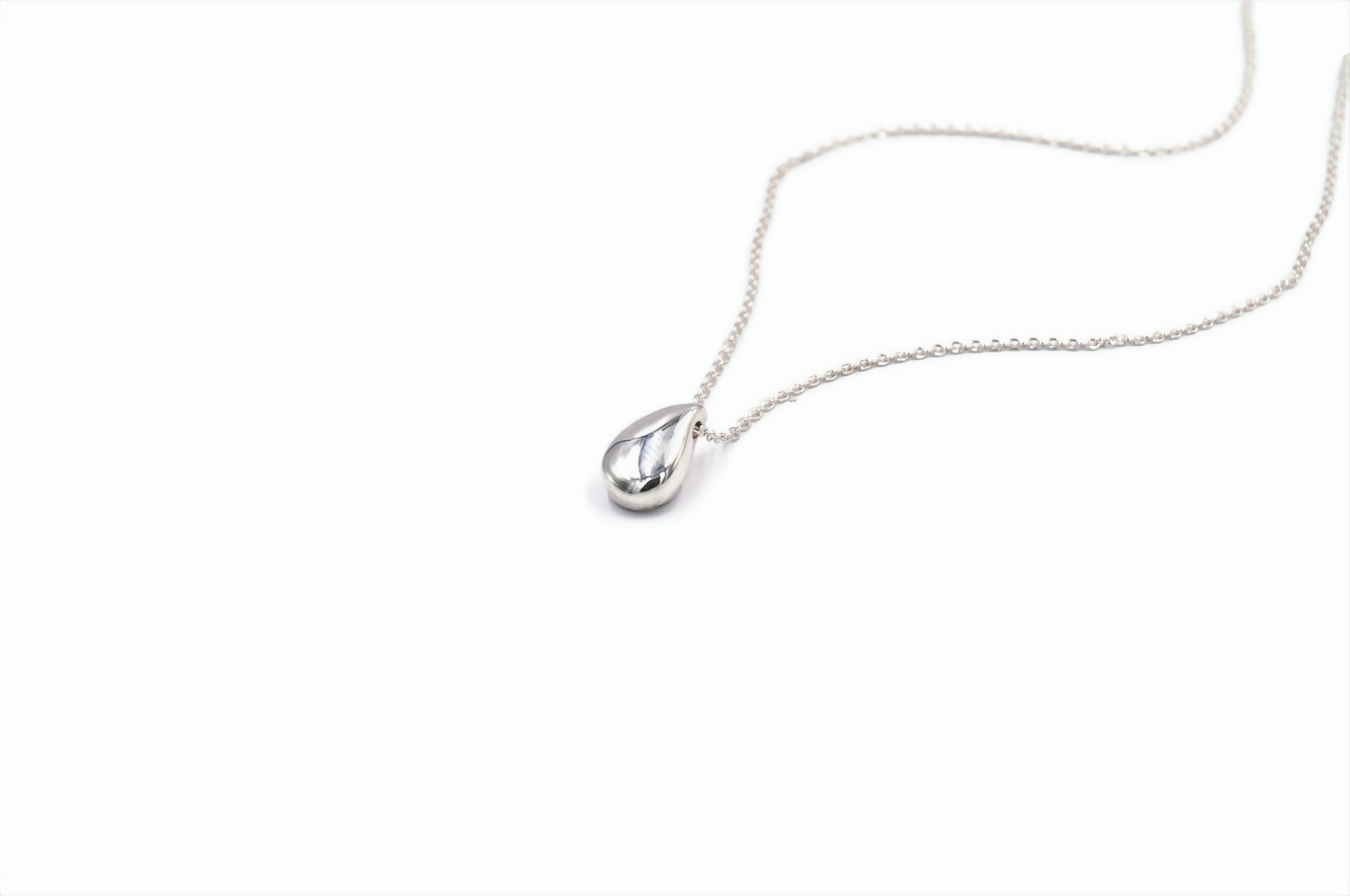 Collier en argent massif en forme de goutte d’eau